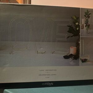 Style Me Pretty 'Love' Wire Decoration